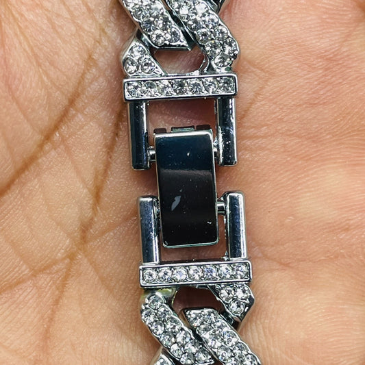 Classic Iced Cuban Link Bracelet – Full Diamond-Cut Shine