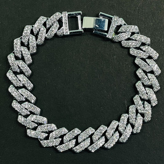 Classic Iced Cuban Link Bracelet – Full Diamond-Cut Shine