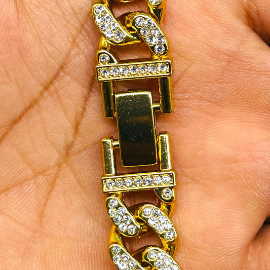 Iced Out Gold Cuban Link Bracelet – Luxurious Bling Chain for Bold Style